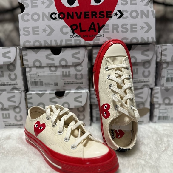 COMME DES GARÇONS PLAY
Off-White & Red Converse Edition Chuck 70 Sneakers - Picture 3 of 8